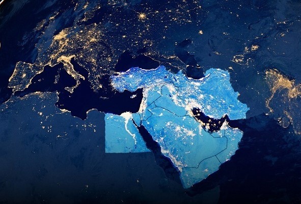 در پس ابرهای غبارآلود منطقه چه دیده میشود؟